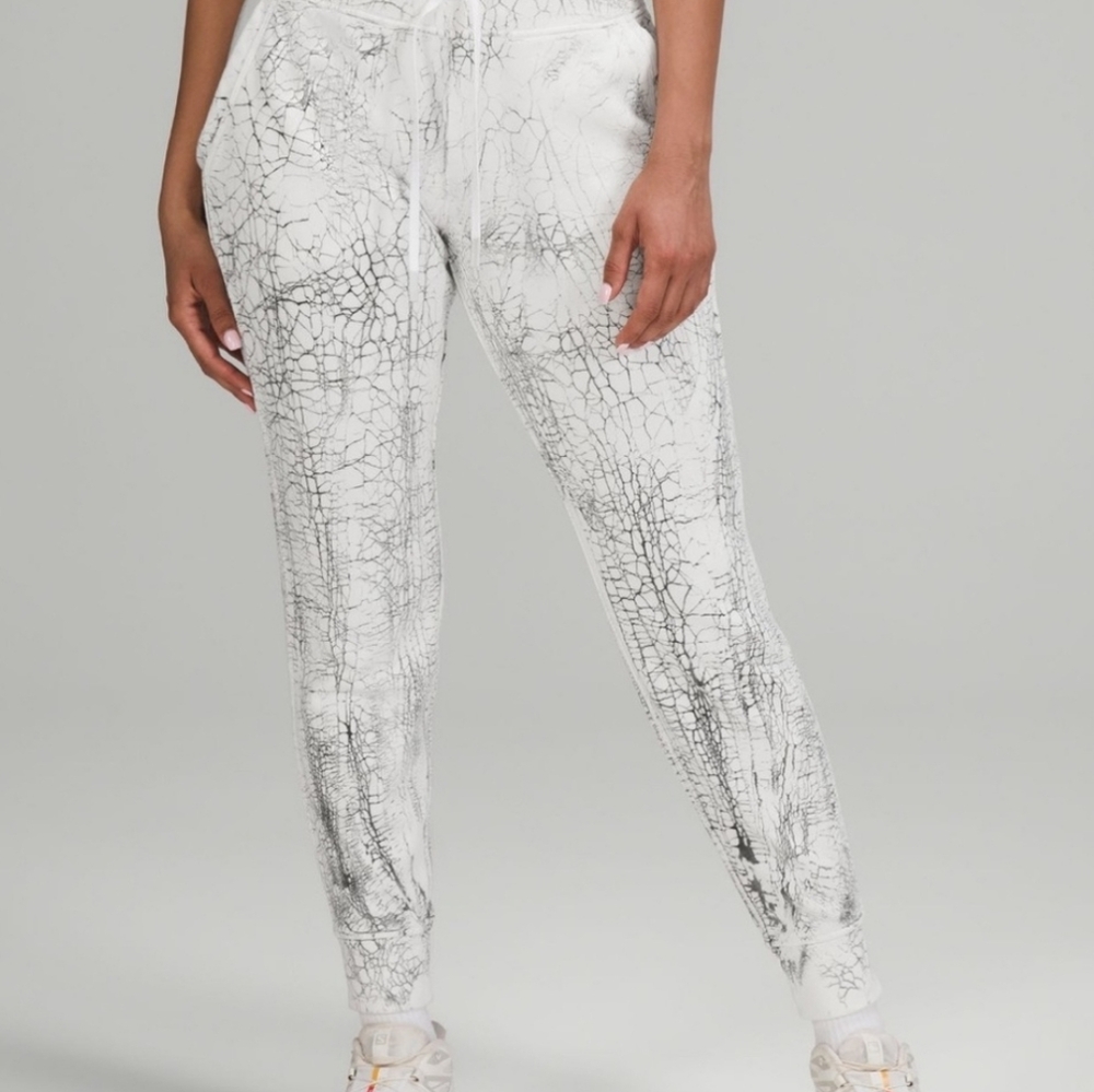 Lululemon Athletica White Crackle Print Joggers
